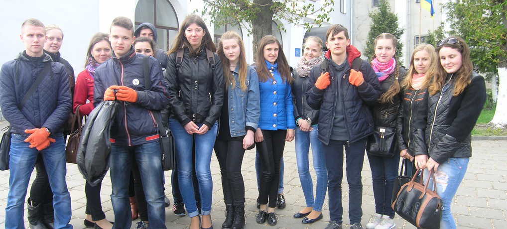 Студенти Волинського коледжу долучилися до акції «Зробимо Луцьк чистим»