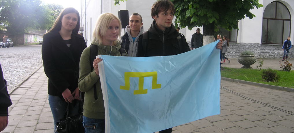 Студенти Волинського коледжу схилили голови перед памяттю депортованих кримських татар