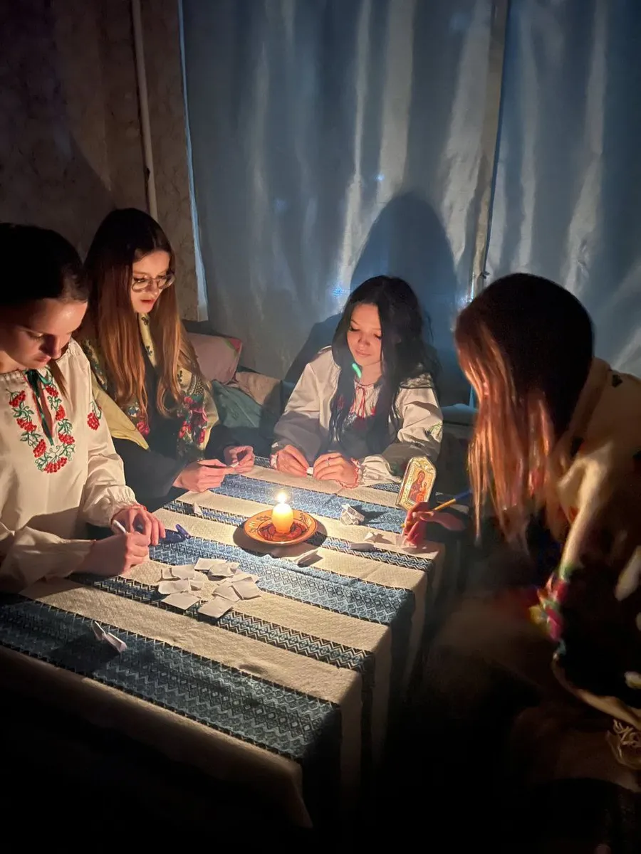 ВЕЧІР ТРАДИЦІЙ, ЗВИЧАЇВ ТА МОЛОДІЖНИХ ЗАБАВ