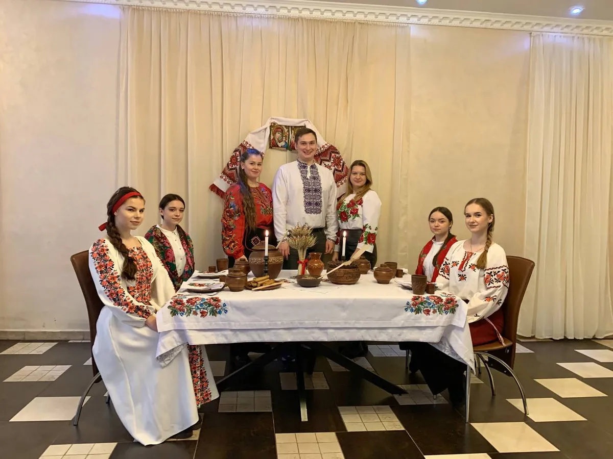 Бінарне заняття з Різдвяною тематикою: інтеграція технологій та традицій у підготовці фахівців готельно-ресторанної справи