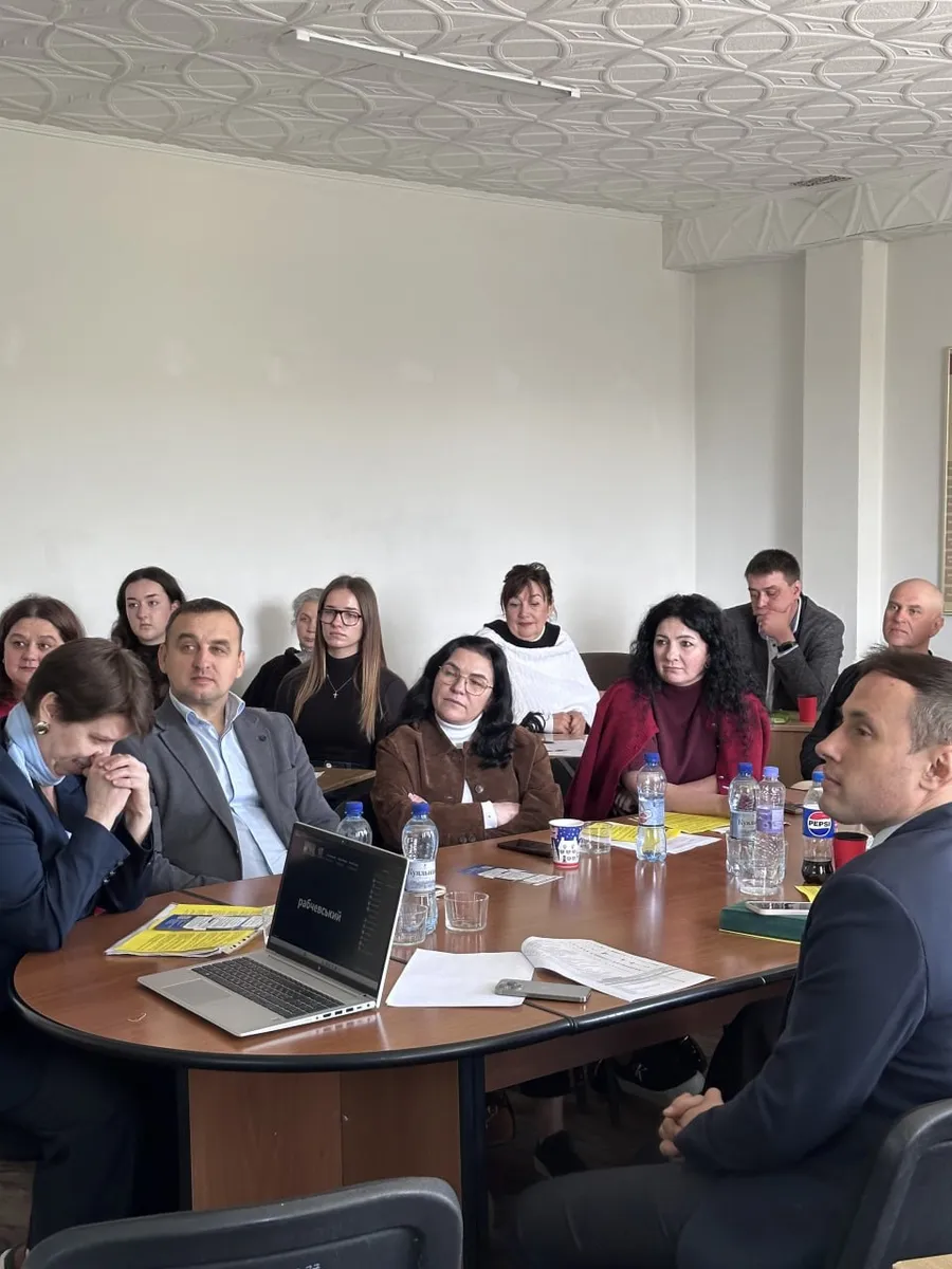 Від аудиторії до наукової спільноти: успішний виступ студентів під час круглого столу