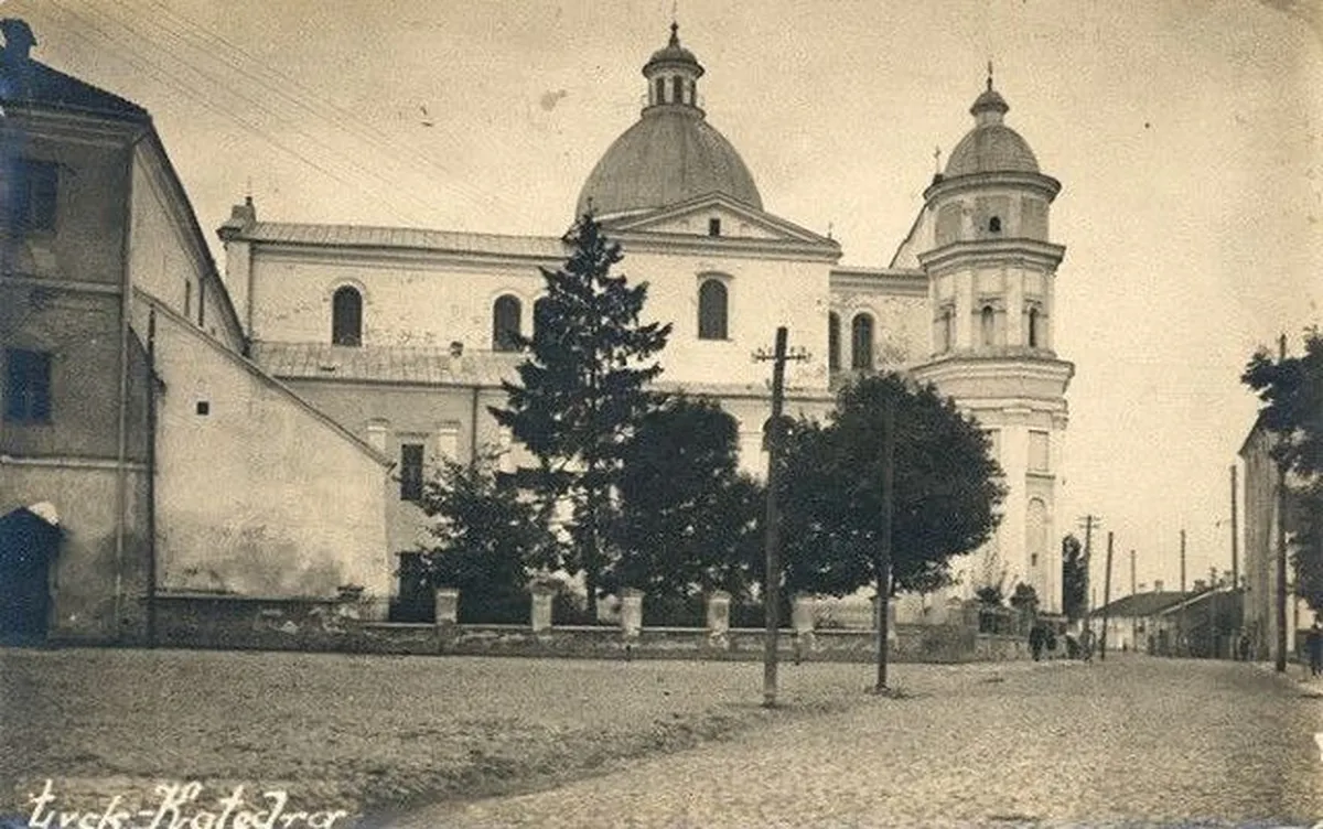 Луцький колегіум: подорож у минуле через світлини