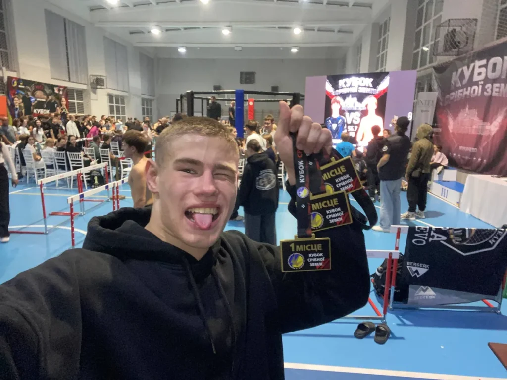 Студент коледжу Данило Лукащук — триразовий чемпіон з ММА!