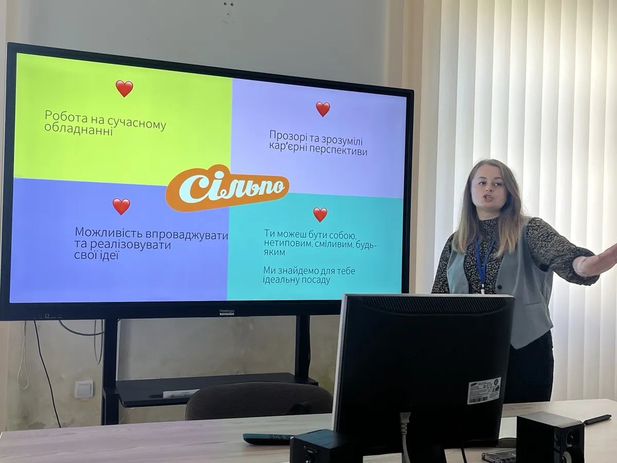 Співпраця освіти та бізнесу: здобувачі Волинського фахового коледжу зустрілися з представницею компанії «Сільпо-Фуд»